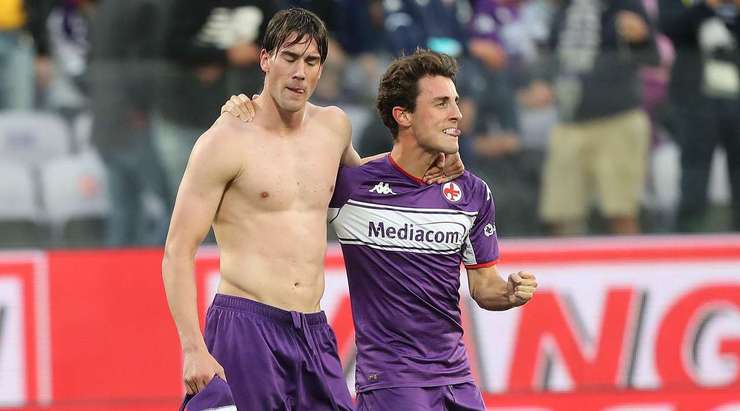 Dusan Vlahovic (Fiorentina) đón một đường chuyền trong vòng cấm và ghi bàn với một cú sút chìm vào giữa khung thành. Thủ môn đã không thể làm gì được.