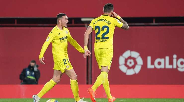 VÀO! Jose Luis Morales (Villarreal) cướp lấy quả bóng tại rìa vòng cấm sau một sai lầm tai hại của hàng thủ đối phương tung cú sút mạnh vào lưới. Tỉ số lúc này là 1:1.