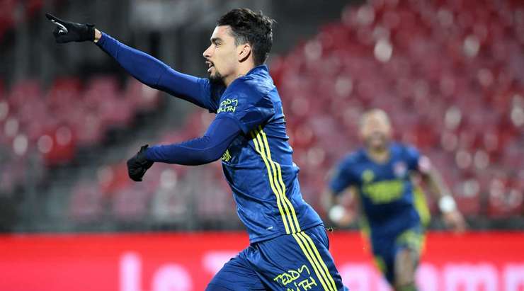 Vào! Lucas Paqueta (Lyon) cướp được bóng sau sai lầm tồi tệ của thủ môn Sebastien Cibois và bàn thắng đã được ghi. Tỉ số là 0:1.