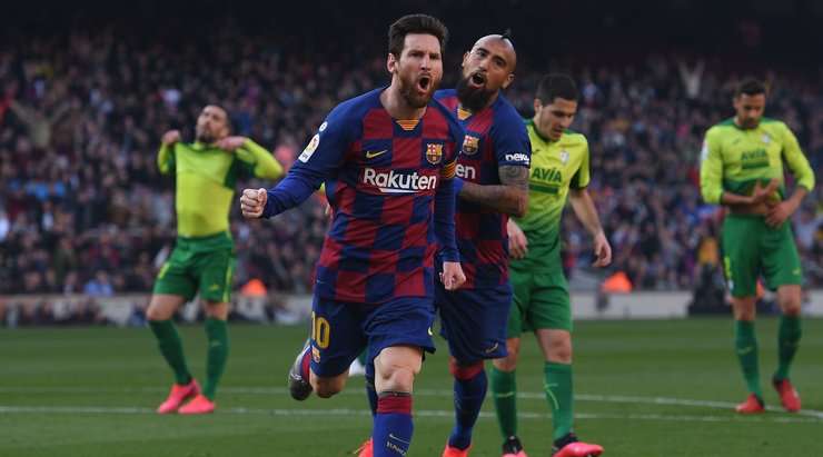 Lionel Messi (Barcelona) kết thúc nỗ lực đi bóng đẹp mắt của mình với một cú sút xuất sắc từ trong vòng cấm. Bóng đi vào góc bên phải khung thành và Marko Dmitrovic chỉ có thể vào lưới nhặt bóng. Tỉ số là 4:0.