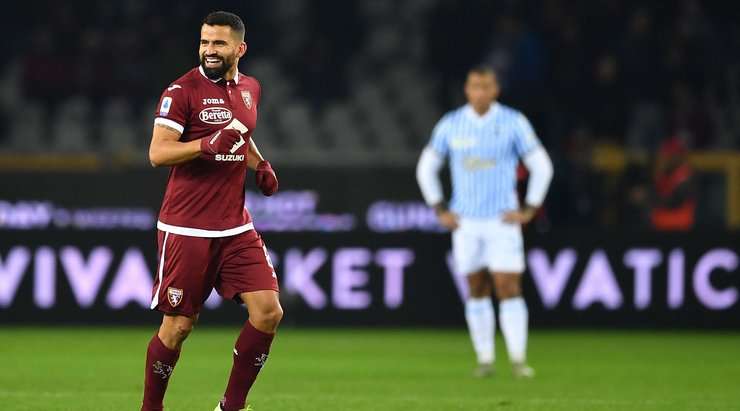 Vào! Tomas Rincon (Torino) sút bóng bật ra vào chính giữa khung thành sau khi bóng đến chỗ anh ấy trong vòng cấm. Tỉ số là 1:0.