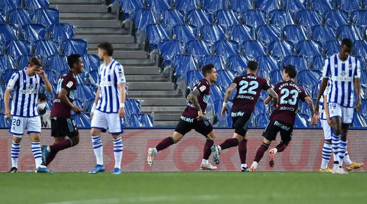 Vào! Bóng được treo vào vòng cấm từ quả phạt góc và tìm đến đầu của Hugo Mallo (Celta Vigo), người đã nhảy cao nhất và thử vận may với một cú đánh đầu từ gần chấm phạt đền. Pha dứt điểm có đủ lực và đủ chính xác để đi vào sát mé trong cột dọc bên trái. Tỉ số của trận đấu đã được cập nhật: 0:1.
