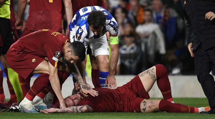 Rick Karsdorp (AS Roma) có vẻ như đã dính phải một chấn thương.