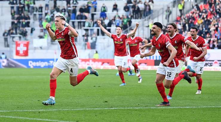 Bóng bật ra và đến chân của Nico Schlotterbeck (Freiburg) ở ngay bên ngoài vòng cấm. Anh không hề do dự và tung một cú sút tuyệt vời vào góc cao bên trái khung thành. Pha dứt điểm đi ra ngoài tầm với của thủ môn Pavao Pervan và tỉ số đã được thay đổi thành 3:2.