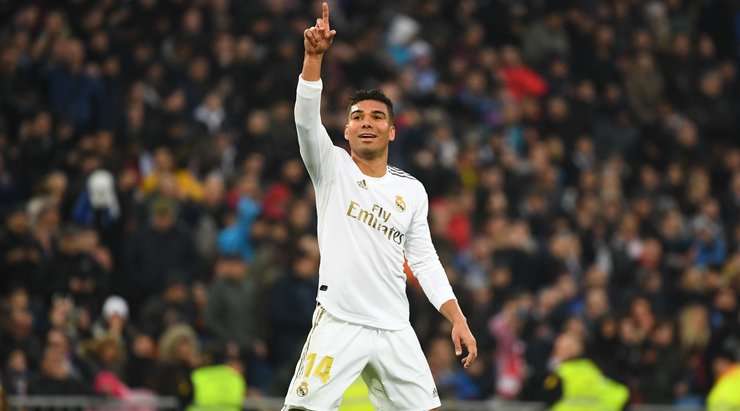 Vào! Lucas là người kiến tạo còn Casemiro (Real Madrid) là một sát thủ thật sự. Anh kết thúc đường căng ngang bằng một cú đánh đầu lạnh lùng từ cự ly gần vào góc thấp bên phải khung thành. Tỉ số là 2:1.