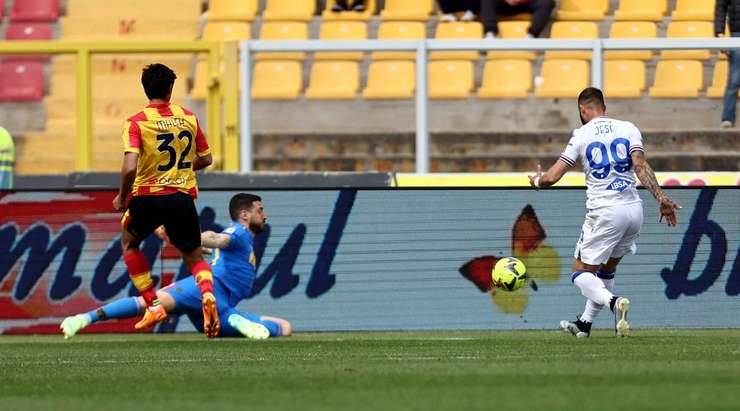 Jese (Sampdoria) đón một đường chuyền trong vòng cấm và ghi bàn với một cú sút vào phía trong cột dọc bên trái. Thủ môn đã không thể làm gì được.