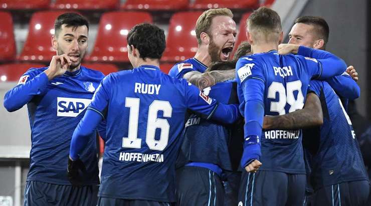 Vào! David Raum thực hiện một quả tạt tốt từ quả phạt góc và bóng tìm đến Chris Richards (Hoffenheim) một cách hoàn hảo. Cầu thủ này đánh đầu căng như kẻ chỉ từ gần chấm phạt đền, đưa bóng thẳng vào góc trái khung thành. Tỉ số là 1:2.