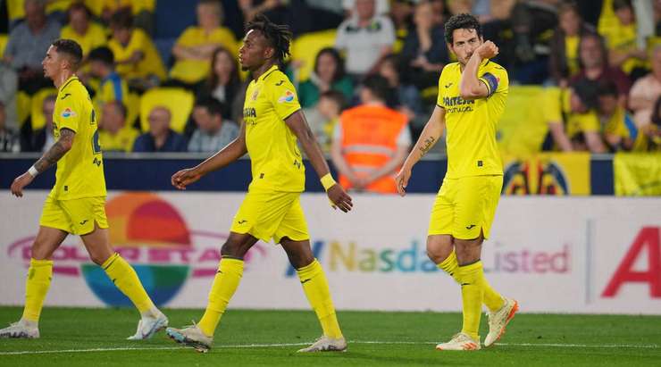 Vào! Dani Parejo (Villarreal) vừa có bàn thắng theo một cách không thể dễ dàng hơn: đưa vào lưới trống từ cự ly rất gần sau khi bóng bị bật ra từ thủ môn. Tỉ số là 2:1.