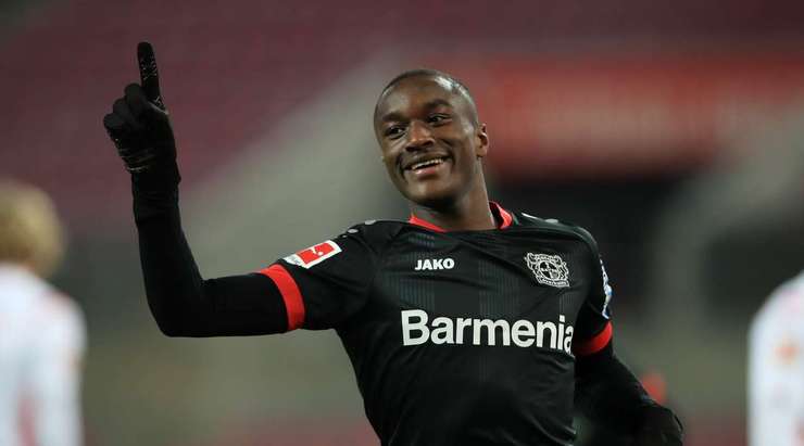 Moussa Diaby (Bayer Leverkusen) đón một đường chuyền hoàn hảo tại rìa vòng cấm và tung một cú sút chìm chớp nhoáng vào phía trong cột dọc bên trái. Một pha dứt điểm tuyệt vời!