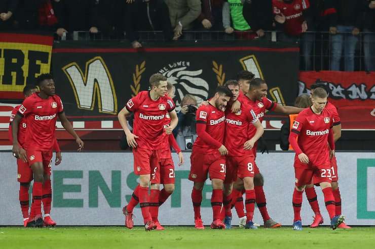 Lars Bender (Bayer Leverkusen) đánh đầu đưa bóng vào sát mép trong cột dọc bên phải sau một quả tạt tuyệt đẹp. Tình huống bật cao đánh đầu hoàn hảo của anh sẽ là một khoảnh khắc khó quên của trận đấu ngày hôm nay.