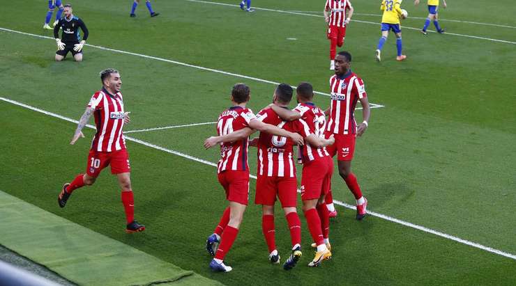 Một đường chuyền xé toang hàng phòng ngự đưa bóng đến chân Koke (Atl. Madrid) trong vòng cấm và cầu thủ này đã không bỏ lỡ cơ hội! Anh sút bóng chuẩn xác vào góc thấp bên trái khung thành.