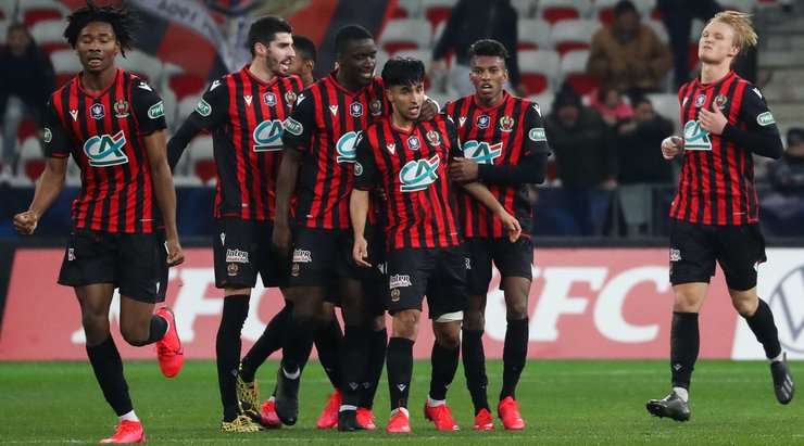 Vào! Từ ngoài vòng cấm địa, Adam Ounas (Nice) kiểm soát gọn gàng một đường chuyền chính xác từ Dante. Anh quan sát nhanh và tung một cú sút không thể cản phá đi thẳng vào góc thấp bên trái khung thành. Tỉ số là 1:1.