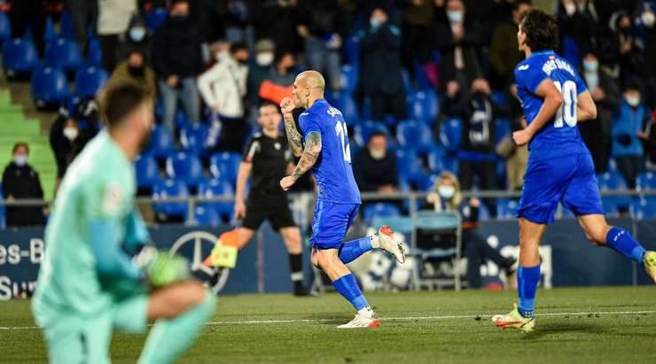 Vào! Mauro Arambarri chuyền cho Sandro Ramirez (Getafe) tại rìa vòng cấm và anh ấy tìm đến góc trái phía dưới với một pha dứt điểm tuyệt vời. Tỉ số là 1:0.