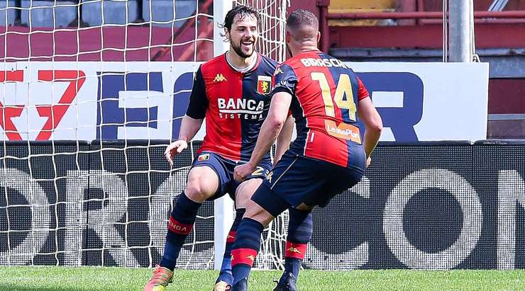 Vào! Gianluca Scamacca kiến tạo cho Mattia Destro (Genoa) người đệm bóng vào lưới trống. Anh ấy thay đổi tỉ số thành 1:0.
