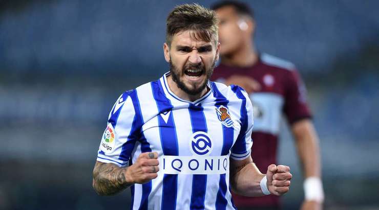 VÀO! Portu (Real Sociedad) nhận một đường chuyền và từ trong vòng cấm anh ấy lốp bóng qua Ivan Villar, người đã ra khỏi vạch vôi. Một pha dứt điểm tuyệt vời! 1:1.