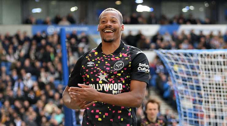Bryan Mbeumo treo một đường bóng đẹp mắt từ vị trí đá phạt vào cho Ethan Pinnock (Brentford) và cầu thủ này đã dứt điểm gọn gàng vào sát mép trong cột dọc bên phải, nâng tỉ số lên 2:3.