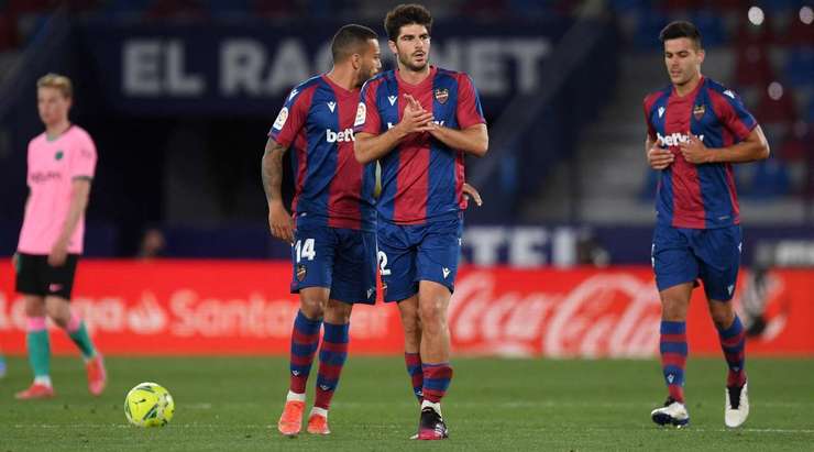 Vào! Jorge Miramon treo bóng vào sâu trong vòng cấm kiến tạo cho Gonzalo Melero (Levante) ở một vị trí trống trải, và cú đánh đầu cận thành của cầu thủ này đã đưa bóng vượt qua tầm với của thủ môn đi vào góc thấp bên trái khung thành. Tỉ số là 1:2.