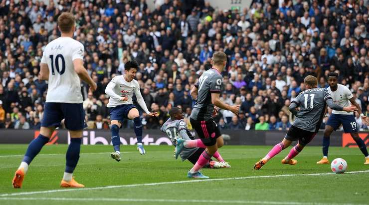 Heung-Min Son (Tottenham) ghi bàn! Heung-Min Son (Tottenham) được kiến tạo bởi Dejan Kulusevski và anh ấy đã cho thấy sự bình tĩnh tuyệt vời trong vòng cấm để sút vào góc phải phía dưới. 2:0.