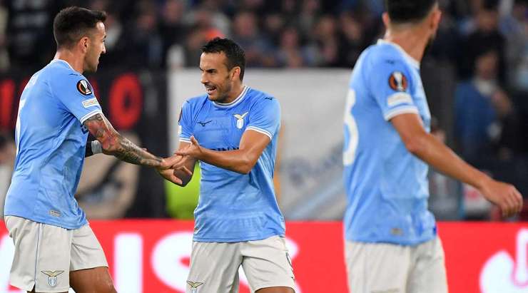 Vào! Felipe Anderson tung một đường chuyền tuyệt vời đến vị trí của Pedro (Lazio) trong vòng cấm, và cầu thủ này tận dụng rất tốt cơ hội để dứt điểm gọn gàng vào góc phải khung thành. 2:1.