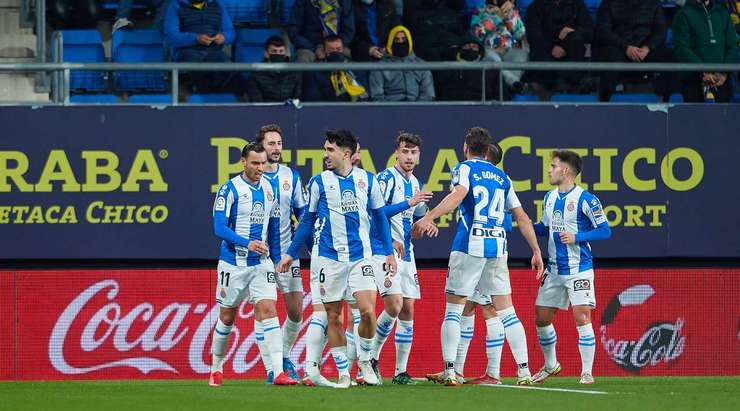 Một bàn thắng đồng đội tuyệt vời! Manu Morlanes (Espanyol) được giải thoát trong vòng cấm bởi Sergi Darder và không mắc một sai lầm nào với một pha dứt điểm tốt vào bên phải mành lưới. 0:1.