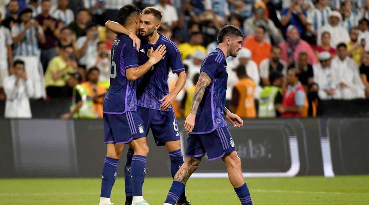 Bóng đã nằm trong lưới sau một pha dứt điểm xuất sắc của Joaquin Correa (Argentina)! Rodrigo de Paul chọc khe rất sắc sảo và kiến tạo cơ hội cho Joaquin Correa (Argentina), người đã phản ứng rất nhanh để thoát xuống đối mặt với thủ môn và dứt điểm từ cự li gần vào góc trái khung thành. Tỉ số bây giờ là 0:5.