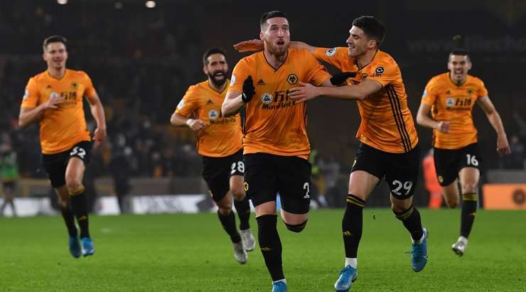 Vào! Tình huống phối hợp nhịp nhàng ở ngoài rìa vòng cấm với Raul Jimenez mở ra cho Matt Doherty (Wolves) một cơ hội ghi bàn mười mươi. Anh không làm đồng đội thất vọng khi đánh bại thủ môn đối phương với một cú sút đi thẳng vào góc thấp bên trái khung thành. Tỉ số là 3:2.