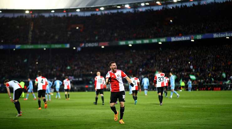 Orkun Kokcu (Feyenoord) tung một cú sút chìm, là là mặt đất từ vì trí đá phạt ở ngay bên ngoài vòng cấm. Cú sút của anh đi một cách hiểm hóc vào mé trong cột dọc bên phải. Một cú sút phạt tuyệt đẹp và bàn thắng này sẽ làm hài lòng cả những cổ động viên khó tính nhất.