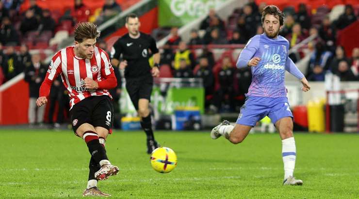 Mathias Jensen (Brentford) đón đường căng ngang hoàn hảo từ Josh Dasilva ở ngoài rìa vòng cấm và khống chế bóng một cách tinh tế. Tiếp theo, anh tung một cú sút hiểm hóc vào góc trái khung thành, nâng tỉ số lên 2:0!