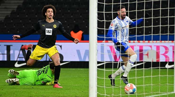 Ishak Belfodil (Hertha Berlin) nhận một đường chuyền thú vị bên trong vòng cấm và anh sút bóng lọt qua thủ môn vào lưới. Một pha dứt điểm xuất sắc!