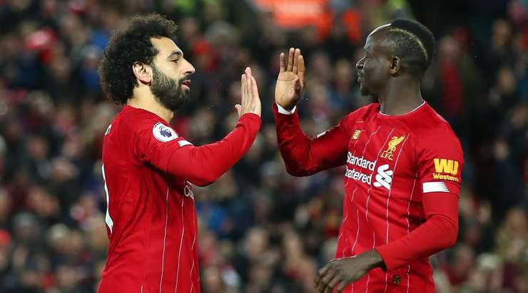 Mohamed Salah (Liverpool) ghi bàn! Mohamed Salah (Liverpool) được kiến tạo bởi Andrew Robertson và anh ấy đã cho thấy sự bình tĩnh tuyệt vời trong vòng cấm để sút bóng vào lưới. 1:0.