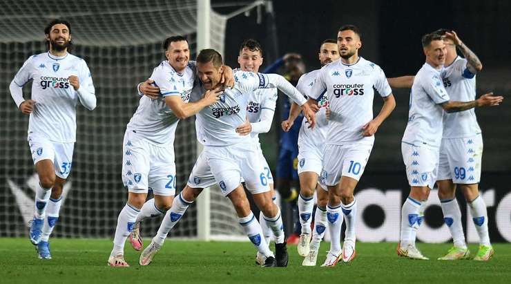 Vào! Simone Romagnoli (Empoli) dễ dàng đệm bóng vào lưới trống từ một cự ly gần, sau khi một cú sút đã đập vào một người hậu vệ và quả bóng bật ra. Tỉ số là 1:1.