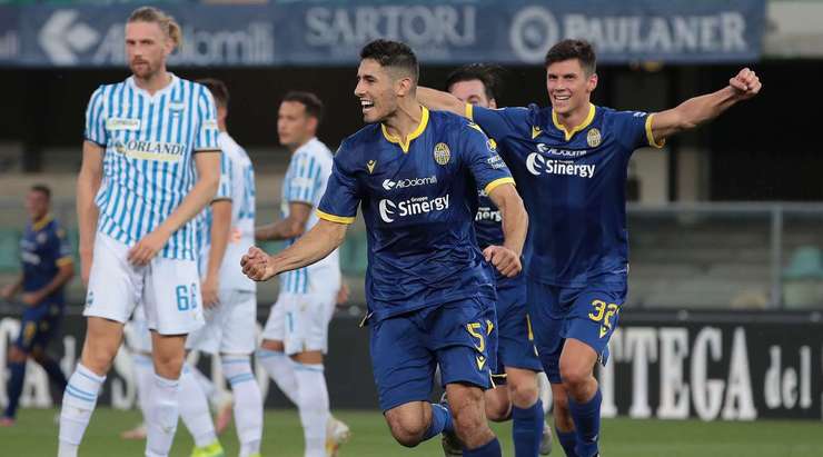 VÀO! Bóng được treo vào từ quả phạt góc và Davide Faraoni (Verona) chạy chỗ rất tốt để tung một cú đánh đầu thẳng vào góc thấp bên phải. Tỉ số của trận đấu đã được nâng lên: 3:0.