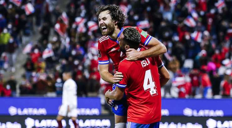 GOAL! Ben Brereton (Chilê) đón đường chuyền từ Jean Meneses trong một đợt phản công nhanh và dứt điểm hiểm hóc từ cự ly gần. Tỉ số là 3:0.