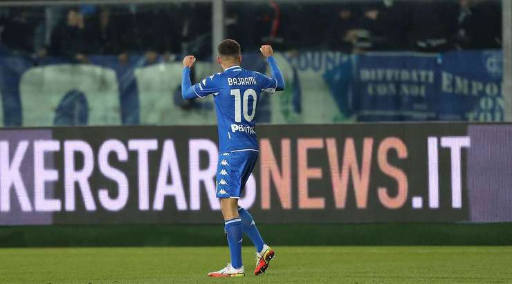 Vào! Nedim Bajrami (Empoli) đã có mặt đúng lúc đúng chỗ để lấy bóng bật ra trong vòng cấm, và anh ấy sút bóng đi chìm vào phía trong cột dọc bên phải. Tỉ số là 1:1.