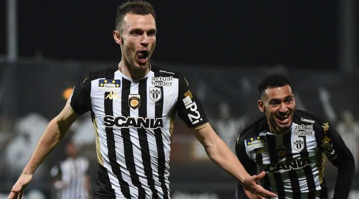 Bóng từ quả phạt góc được treo vào bởi Antonin Bobichon và Romain Thomas (Angers) trong tư thế không bị ai kèm đã tung một cú đánh đầu chính xác vào góc cao bên trái khung thành. Tỉ số là 2:0.
