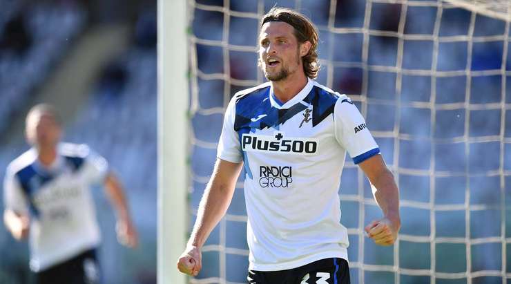 Vào! Alejandro Gomez thực hiện một quả tạt vào vòng cấm và kiến tạo thành công cho Hans Hateboer (Atalanta), người đã đón bóng và dứt điểm gọn gàng vào sát phía trong cột dọc bên trái. Tỉ số đã được nâng lên 1:3.