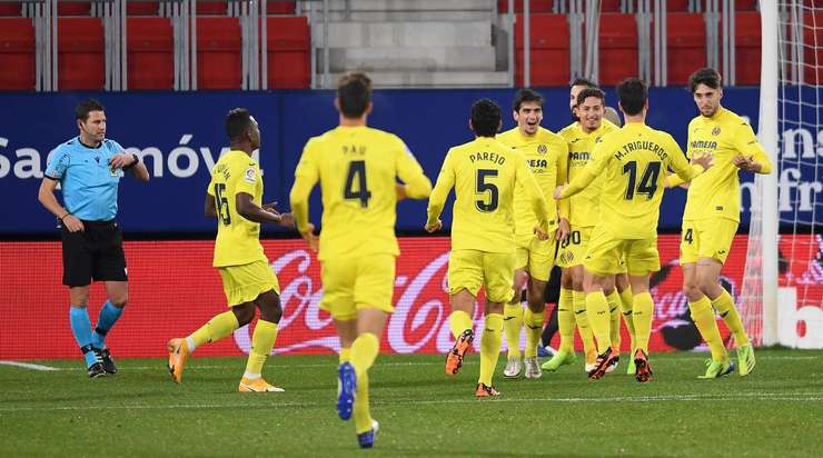 VÀO! Gerard Moreno (Villarreal) nhận một đường chuyền và từ trong vòng cấm anh ấy lốp bóng qua Ruben, người đã ra khỏi vạch vôi. Một pha dứt điểm tuyệt vời! 0:1.