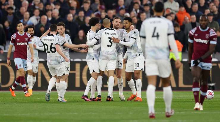 Một tình huống chơi bóng rất kỹ thuật của Cody Gakpo (Liverpool). khống chế gọn gàng đường chuyền đến từ Trent Alexander-Arnold và tung cú sút xa xuất sắc, đưa bóng vào góc thấp bên trái khung thành. Tỉ số là 1:1.