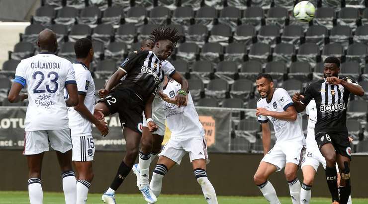 Batista Mendy (Angers) bật cao hơn hàng phòng ngự đối phương tại trung tâm vòng cấm và đón quả đá phạt từ Angelo Fulgini. Anh ấy đưa bóng vào góc cao bên trái mành lưới với một cú đánh đầu dũng mãnh và thay đổi tỉ số thành 2:0.