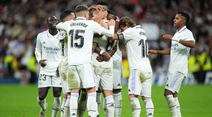 Vào! Toni Kroos (Real Madrid) thể hiện nền tảng kỹ thuật tuyệt vời của mình với một cú sút một chạm từ ngay bên ngoài vòng cấm, bóng đi vào góc thấp bên trái khung thành. Tỉ số là 2:0.