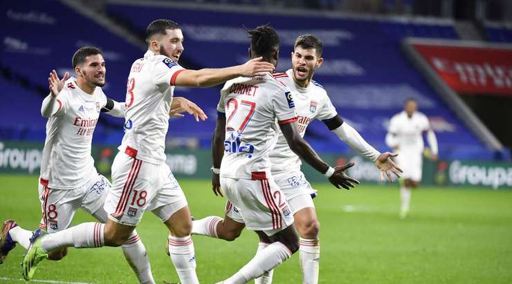 Maxwel Cornet (Lyon) đón một đường chuyền trong vòng cấm và ghi bàn với một cú sút chìm vào giữa khung thành. Thủ môn đã không thể làm gì được.