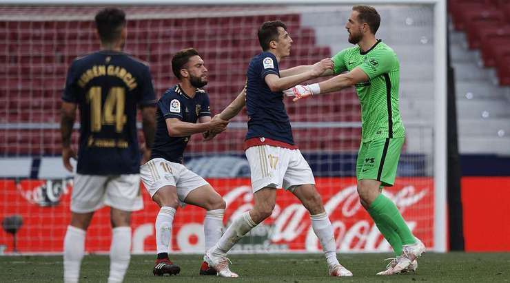 Ante Budimir (Osasuna) đón được quả tạt tuyệt vời và đánh đầu hoàn hảo vào phía trong cột dọc bên phải. Thủ môn đã không có cơ hội nào.