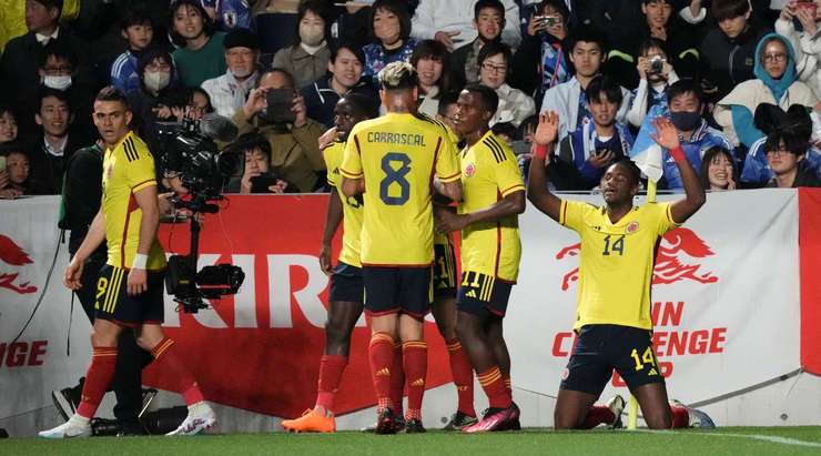 Jhon Duran (Colombia) ghi bàn! Jhon Duran (Colombia) được kiến tạo bởi Deiver Machado và anh ấy đã cho thấy sự bình tĩnh tuyệt vời trong vòng cấm để sút vào góc trái phía dưới. 1:1.