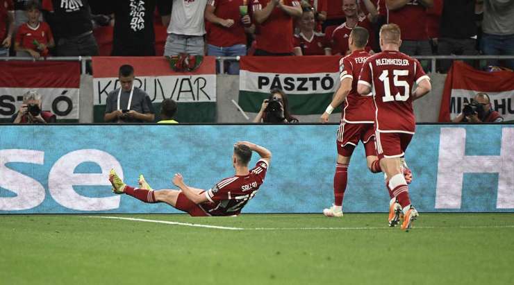Vào! Dominik Szoboszlai dọn cỗ cho Roland Sallai (Hungary) tại rìa vòng cấm người sút bóng vào góc phải phía dưới. 2:0.