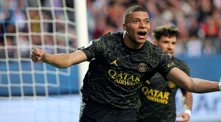 Kylian Mbappe (Paris SG) đón bóng bật ra trong vòng 5m50 và đánh đầu. Pha dứt điểm của anh đã đưa được bóng vào góc cao bên trái mành lưới, và vì vậy, tỉ số đã được nâng lên 0:1.