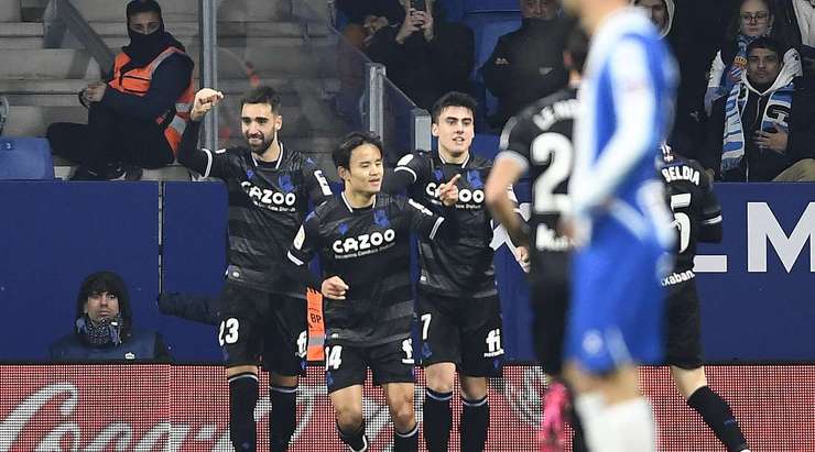 Vào! Takefusa Kubo (Real Sociedad) đã không do dự tung cú sút ngay ngoài vòng cấm. Đó là một cú sút căng tuyệt đẹp vào sát góc phải khung thành, đánh bại thủ môn đối phương.