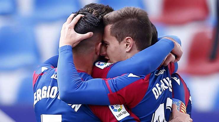 Vào! Jose Morales (Levante) ghi bàn sau một pha kiến tạo bởi Jorge de Frutos cho phép anh ấy đưa bóng vào lưới trống. Tỉ số là 2:1.