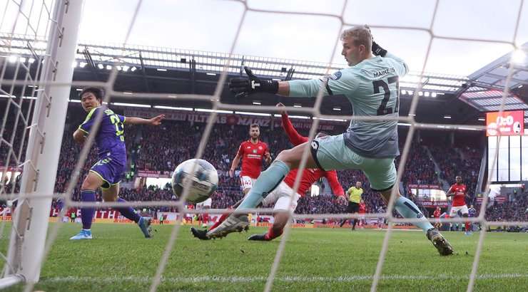 Chang-Hoon Kwon (Freiburg) đón đường căng ngang hoàn hảo vào sâu bên trong vòng cấm từ Nils Petersen và tung cú sút chuẩn xác vào góc thấp bên phải. Tỉ số đã được nâng lên: 0:1.