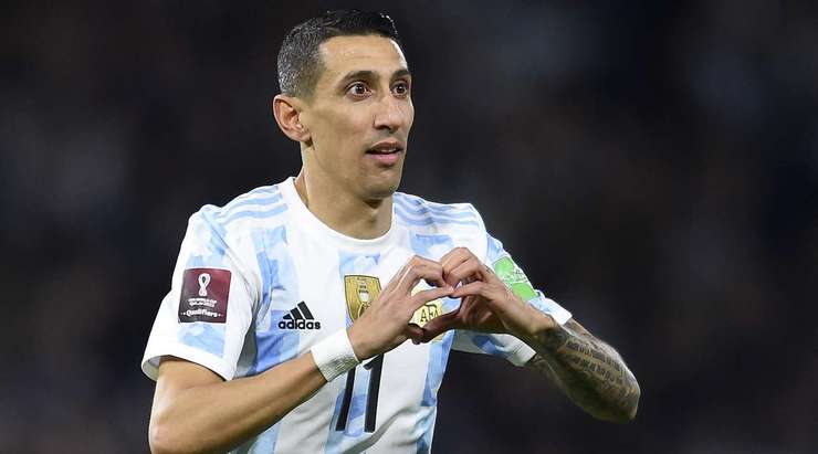 Vào! Angel Di Maria (Argentina) đón một đường chuyền và đến rìa vòng cấm để bấm bóng xuất sắc qua thủ môn và vào lưới trống. Anh ấy thay đổi tỉ số thành 2:0.