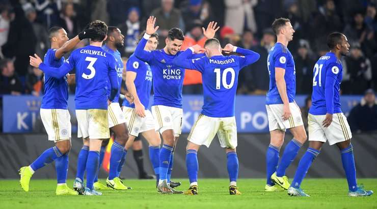 Vào! Ayoze Perez (Leicester) nhận một đường chuyền ngắn rất vừa tầm từ Kelechi Iheanacho ở một vị trí bên trong vòng cấm, anh lách người và tung một cú sút không thể cản phá vào góc thấp bên trái khung thành. Tỉ số là 4:1.